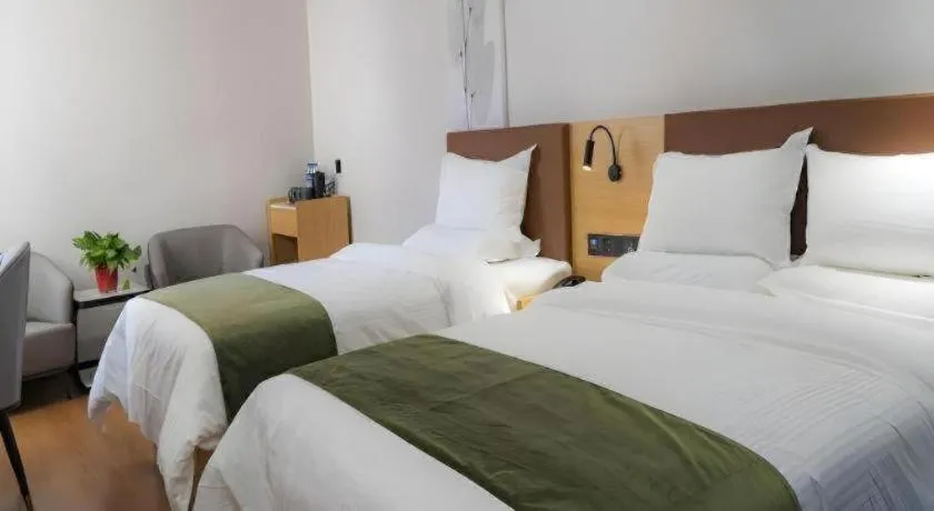 Bed in GreenTree Inn Express Datong High-Speed Railway Station Old City Wall