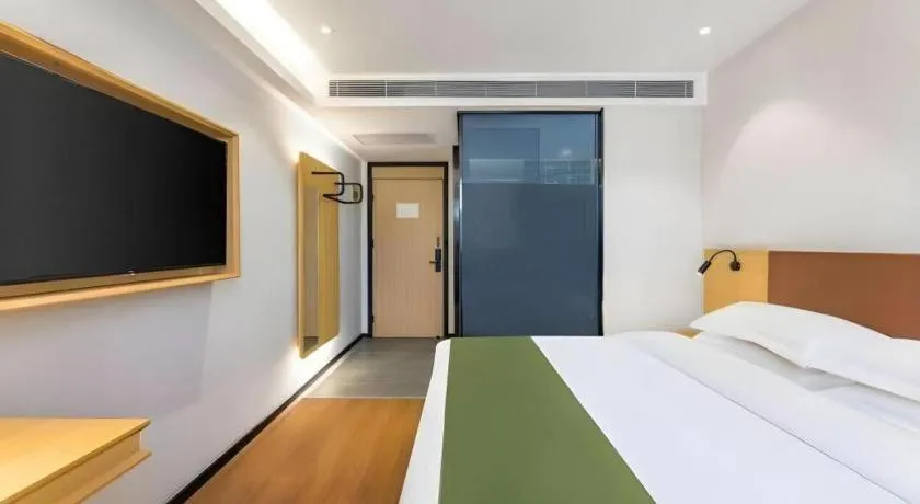 Bed in GreenTree Inn Express Datong High-Speed Railway Station Old City Wall