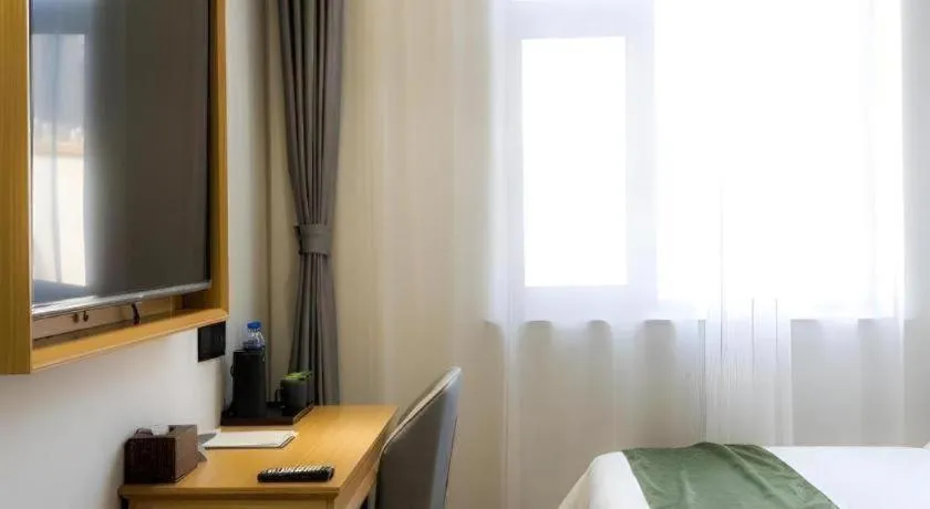 Bed in GreenTree Inn Express Datong High-Speed Railway Station Old City Wall