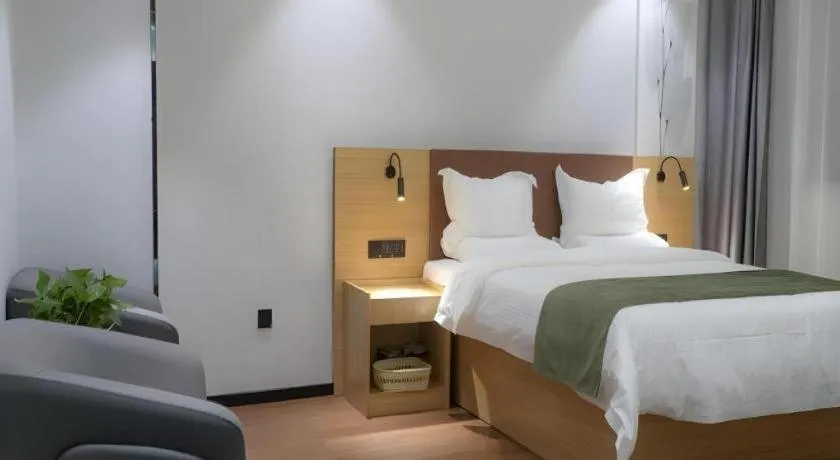 Bed in GreenTree Inn Express Datong High-Speed Railway Station Old City Wall