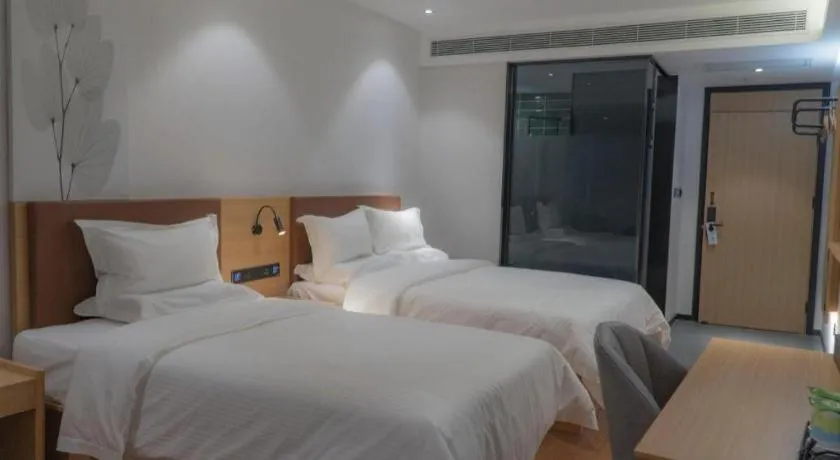 Bed in GreenTree Inn Express Datong High-Speed Railway Station Old City Wall