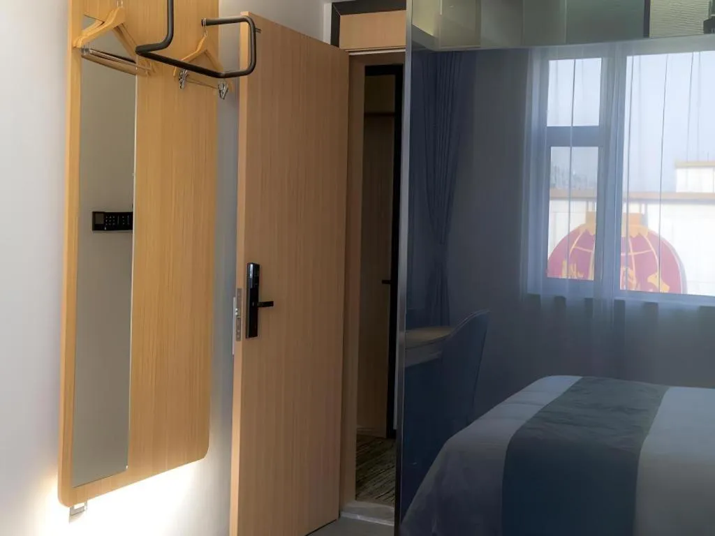 Bed in GreenTree Inn Express Datong High-Speed Railway Station Old City Wall