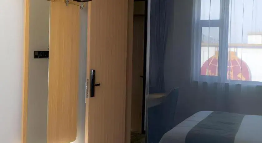 Bed in GreenTree Inn Express Datong High-Speed Railway Station Old City Wall Bed in GreenTree Inn Express Datong High-Speed Railway Station Old City Wall