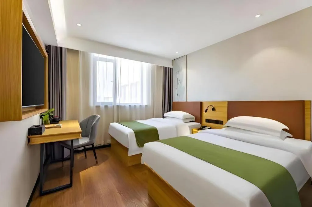 Bed in GreenTree Inn Express Datong High-Speed Railway Station Old City Wall