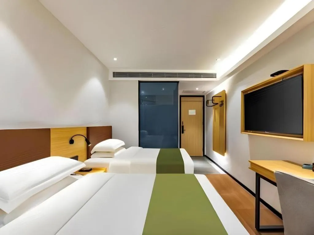 Bed in GreenTree Inn Express Datong High-Speed Railway Station Old City Wall