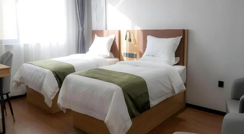 Bed in GreenTree Inn Express Datong High-Speed Railway Station Old City Wall