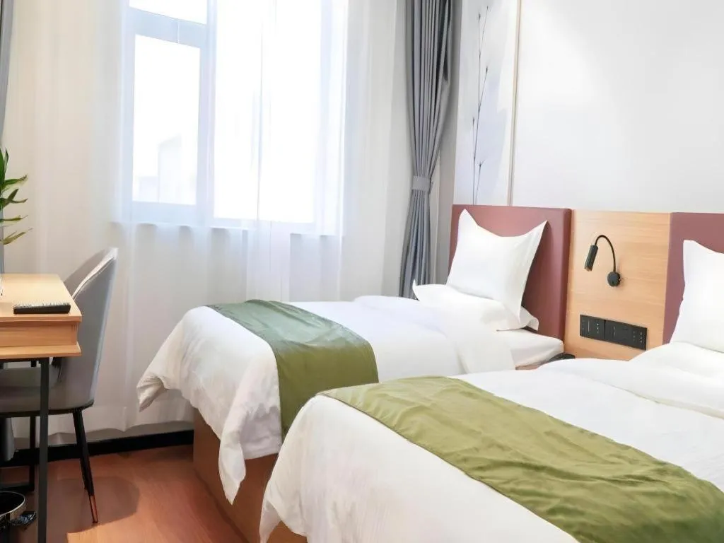 Bed in GreenTree Inn Express Datong High-Speed Railway Station Old City Wall