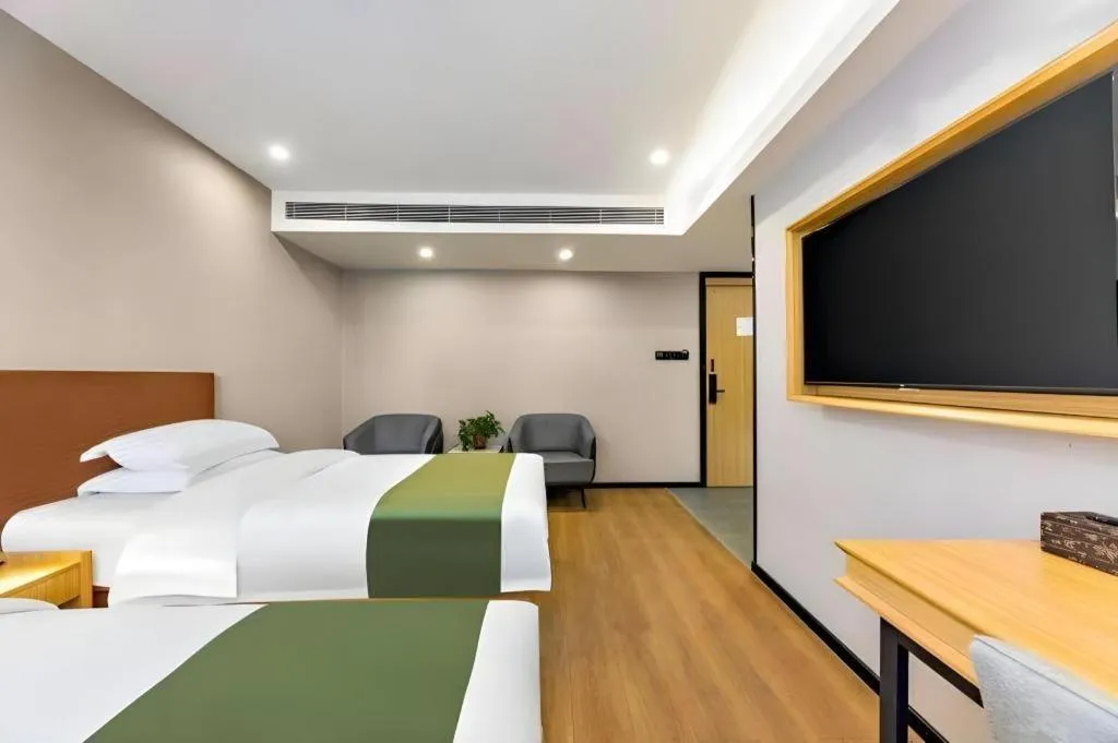 Bed in GreenTree Inn Express Datong High-Speed Railway Station Old City Wall