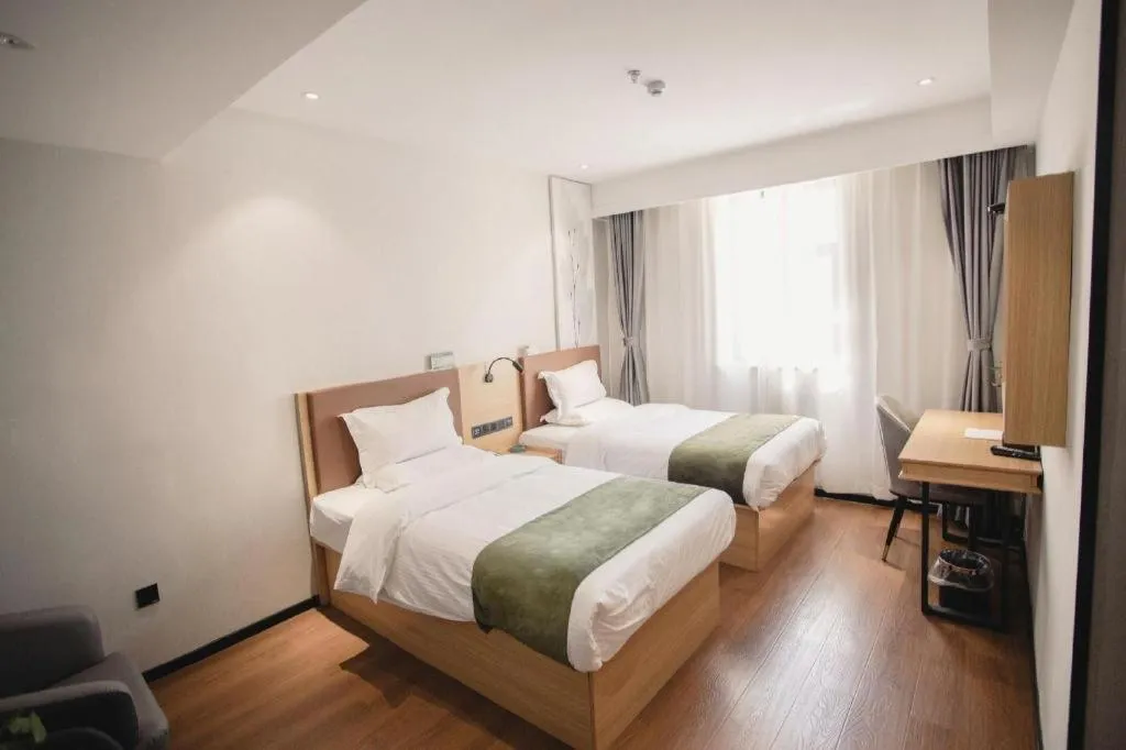 Bed in GreenTree Inn Express Datong High-Speed Railway Station Old City Wall