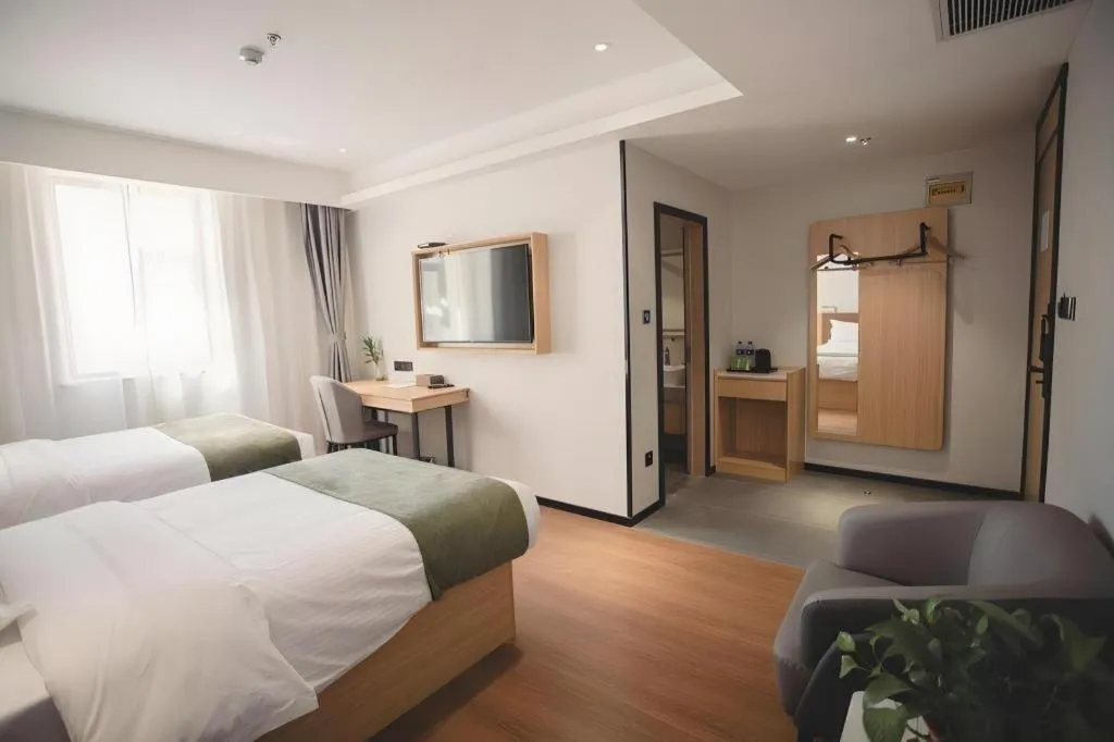 Bed in GreenTree Inn Express Datong High-Speed Railway Station Old City Wall