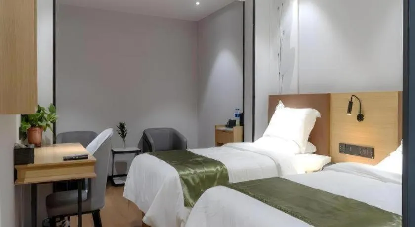 Bed in GreenTree Inn Express Datong High-Speed Railway Station Old City Wall