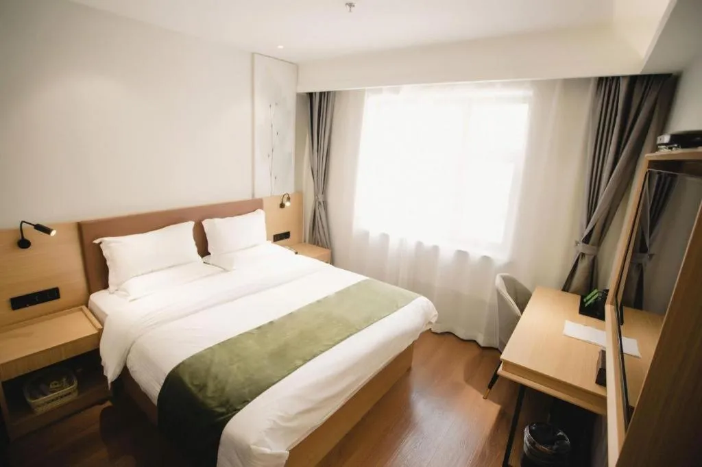 Bed in GreenTree Inn Express Datong High-Speed Railway Station Old City Wall