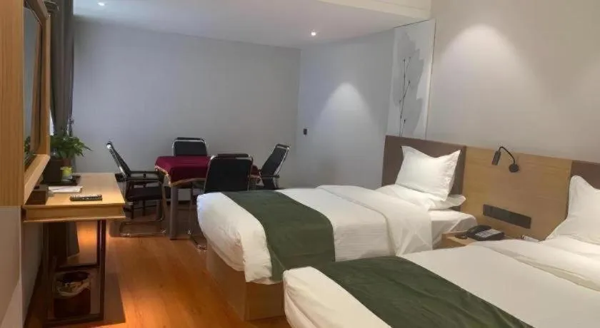 Bed in GreenTree Inn Express Datong High-Speed Railway Station Old City Wall