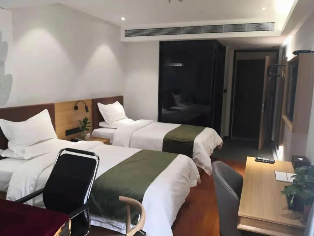 Bed in GreenTree Inn Express Datong High-Speed Railway Station Old City Wall