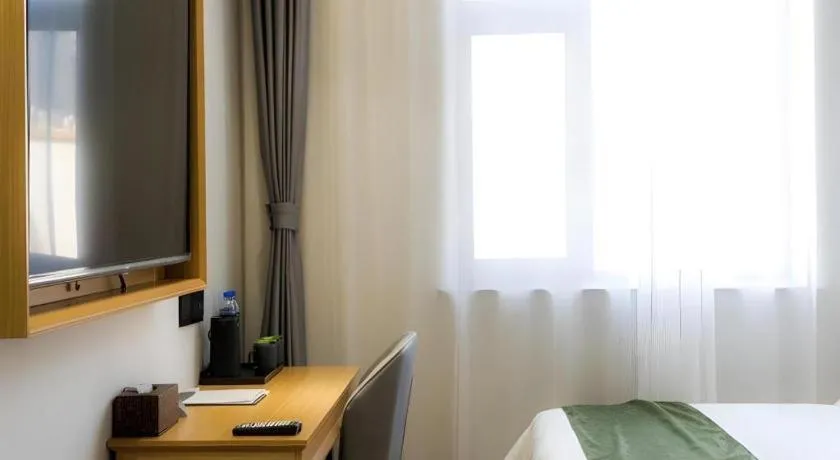 Bed in GreenTree Inn Express Datong High-Speed Railway Station Old City Wall