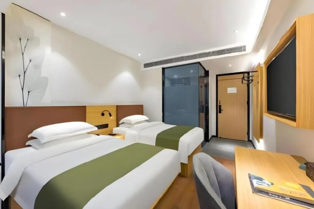 Bed in GreenTree Inn Express Datong High-Speed Railway Station Old City Wall