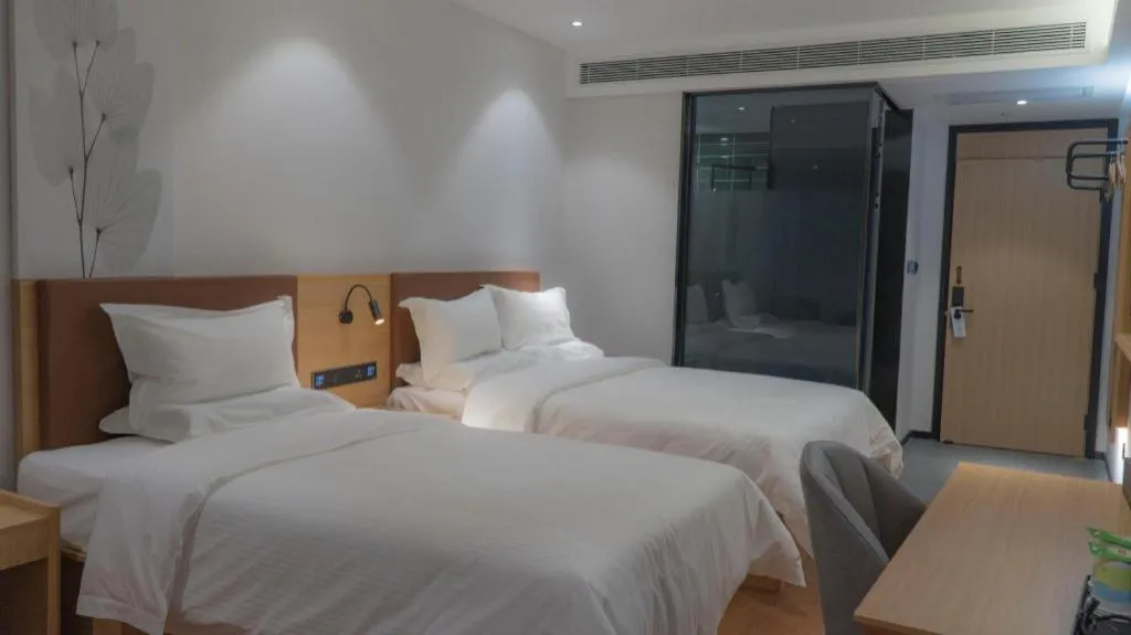 Bed in GreenTree Inn Express Datong High-Speed Railway Station Old City Wall