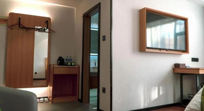 Bed in GreenTree Inn Express Datong High-Speed Railway Station Old City Wall