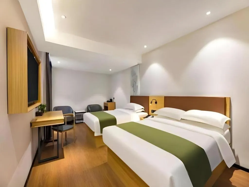 Bed in GreenTree Inn Express Datong High-Speed Railway Station Old City Wall