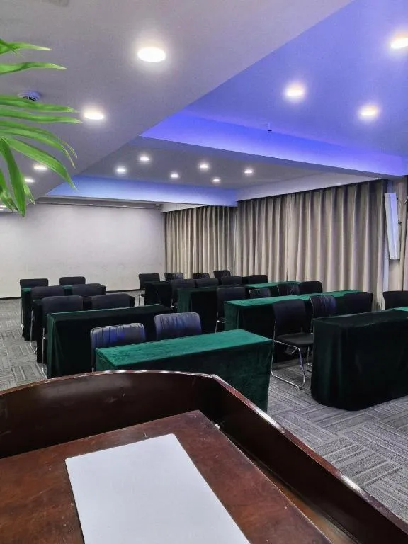 GreenTree Inn Luoyang Railway Station Wangfujing Wangcheng Park