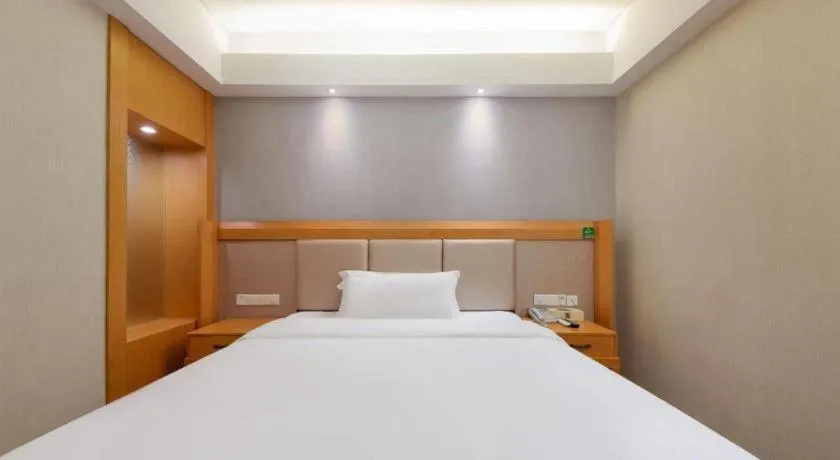 Bed in GreenTree Alliance Hotel Shenzhen Futian District Xiangmi Lake Xiangmei Mountain Metro Station