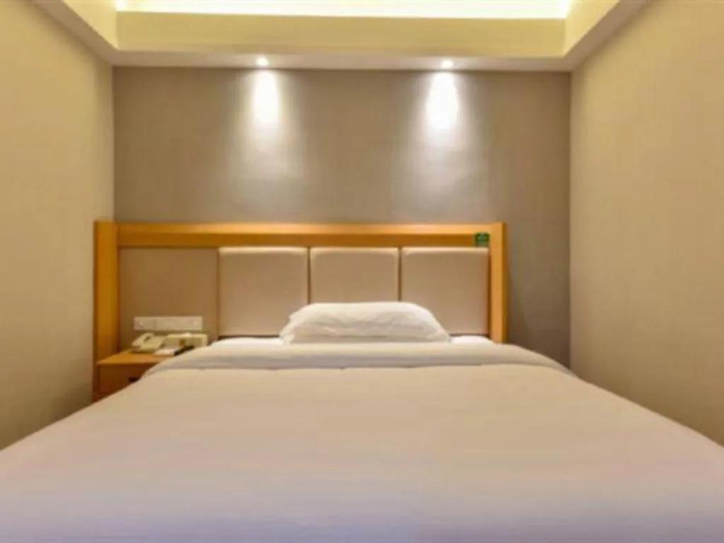 Bed in GreenTree Alliance Hotel Shenzhen Futian District Xiangmi Lake Xiangmei Mountain Metro Station