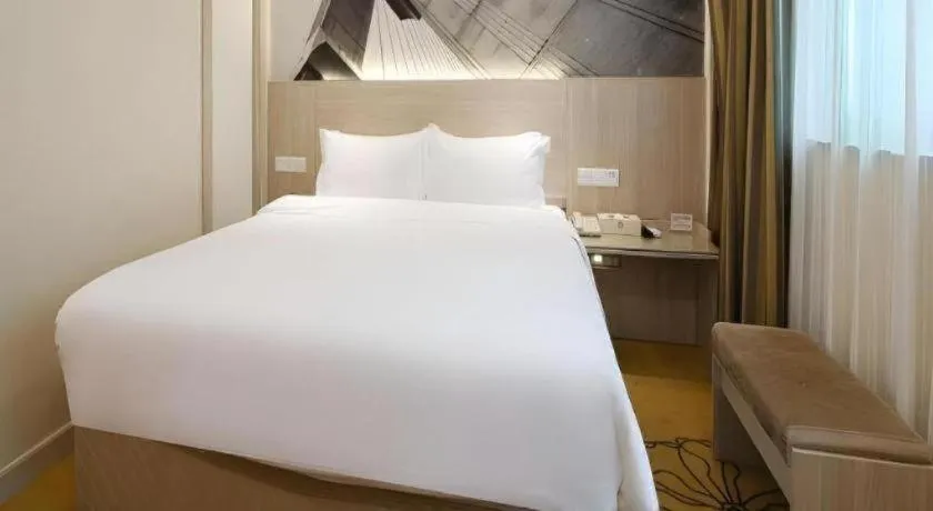Bed in GreenTree Alliance Hotel Shenzhen Nanshan District Nantou Ancient City Majialong