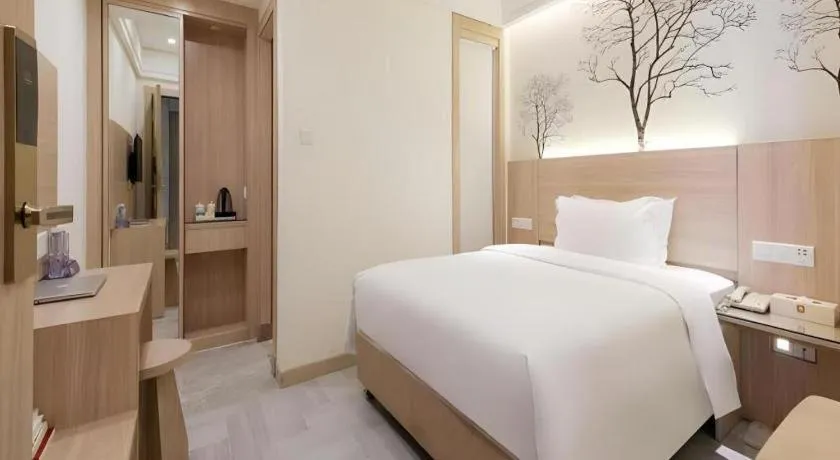 Bed in GreenTree Alliance Hotel Shenzhen Nanshan District Nantou Ancient City Majialong