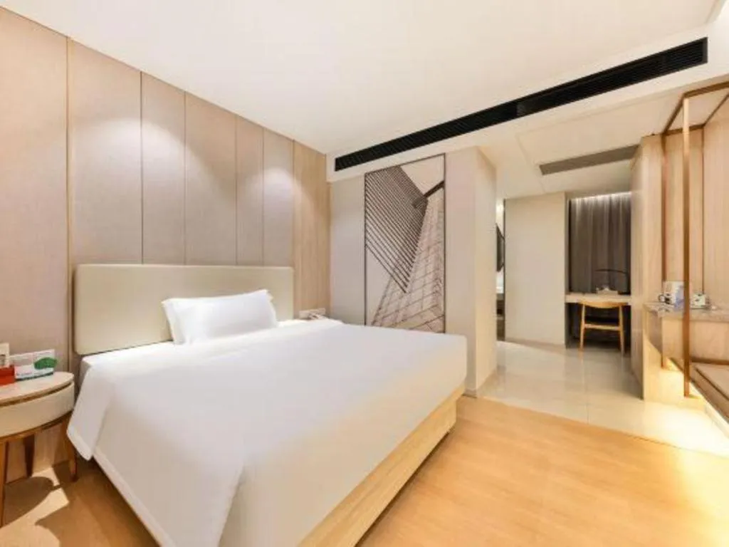 Bed in GreenTree Eastern Hotel Shenzhen Nanshan District Qianhai Free Trade Zone Lilin Metro Station