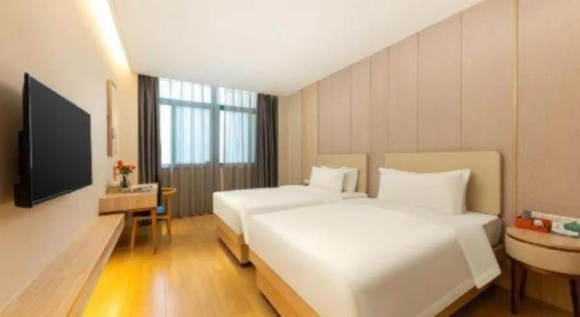 Bed in GreenTree Eastern Hotel Shenzhen Nanshan District Qianhai Free Trade Zone Lilin Metro Station