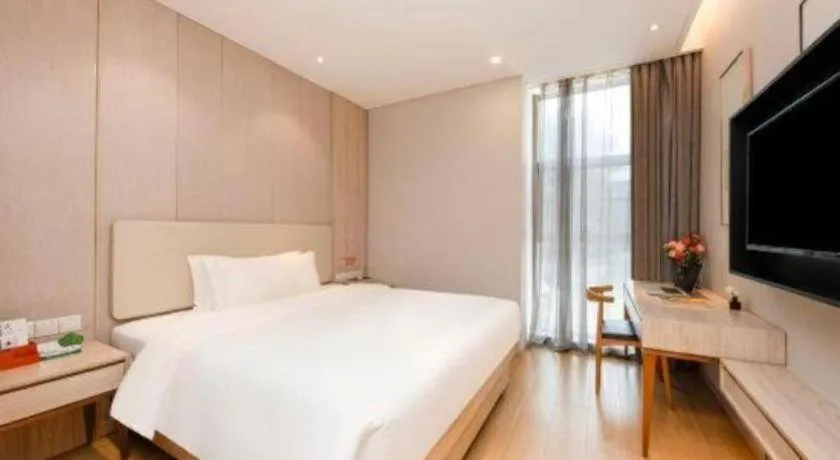 Bed in GreenTree Eastern Hotel Shenzhen Nanshan District Qianhai Free Trade Zone Lilin Metro Station