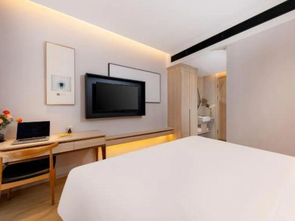 Bed in GreenTree Eastern Hotel Shenzhen Nanshan District Qianhai Free Trade Zone Lilin Metro Station