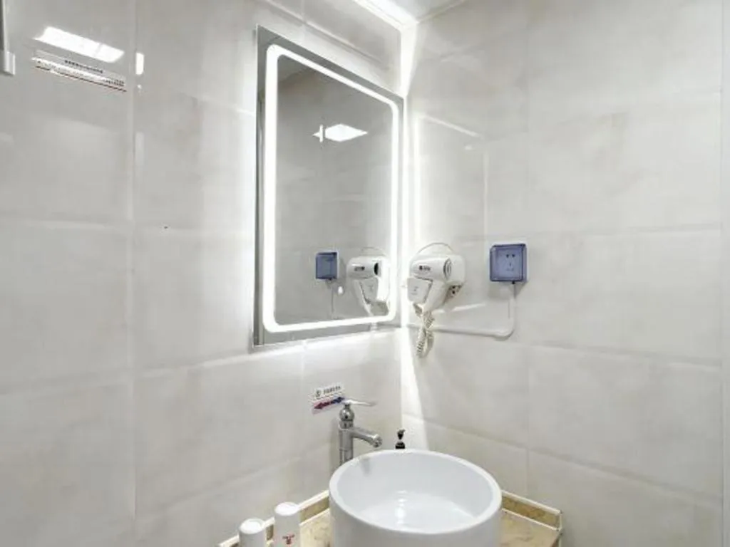 Shell Hotel Huaibei Jinying Plaza Long Distance Bus Station