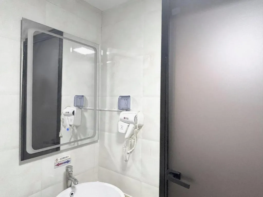 Shell Hotel Huaibei Jinying Plaza Long Distance Bus Station