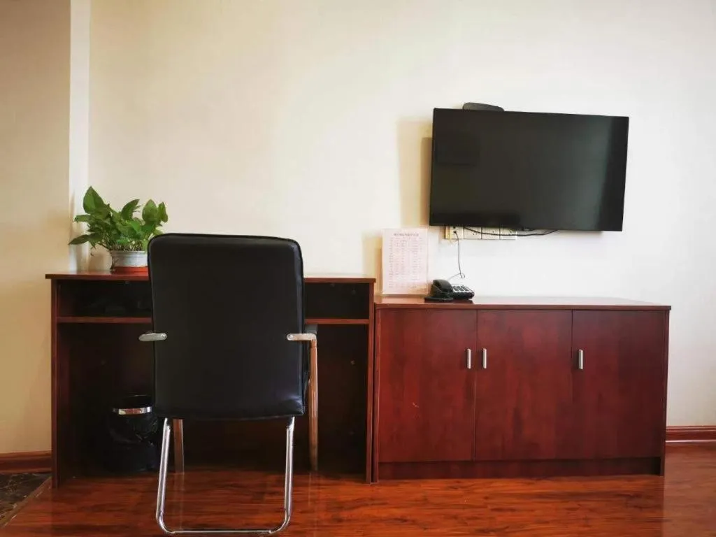 Shell Hotel Huainan Shou County Passenger Station Yaohai Grand Market