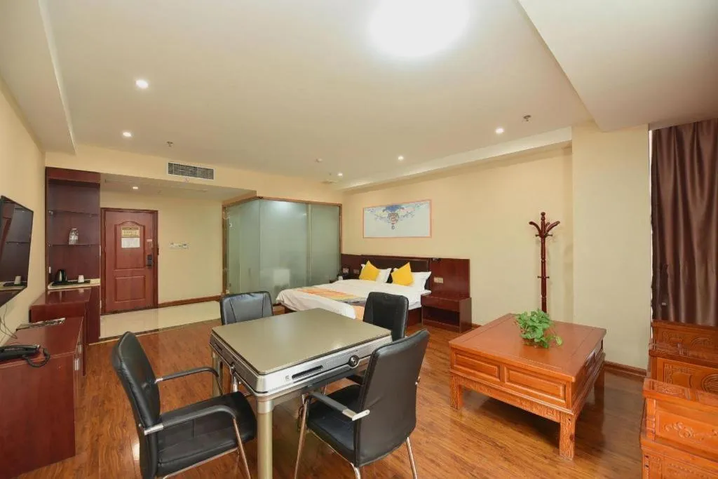 Shell Hotel Huainan Shou County Passenger Station Yaohai Grand Market