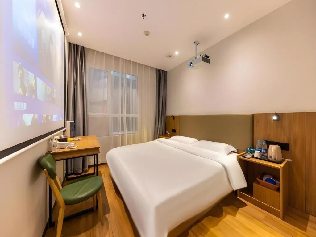 Bed in GreenTree Inn Express Lanzhou West Passenger Station Lanzhou Center