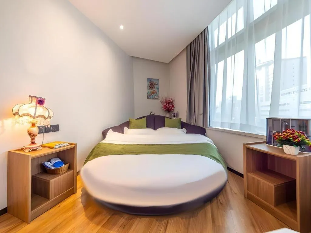 Bed in GreenTree Inn Express Lanzhou West Passenger Station Lanzhou Center