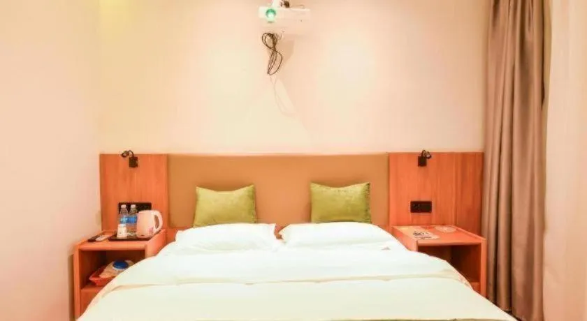 Bed in GreenTree Inn Express Lanzhou West Passenger Station Lanzhou Center