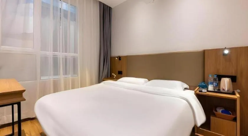 Bed in GreenTree Inn Express Lanzhou West Passenger Station Lanzhou Center