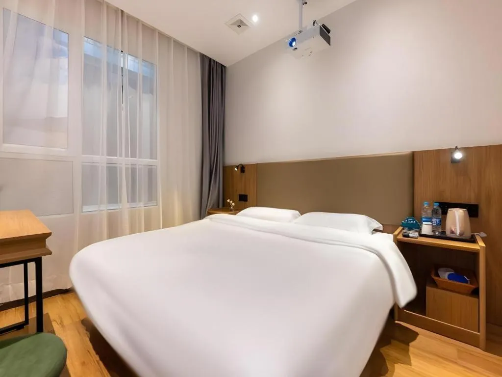 Bed in GreenTree Inn Express Lanzhou West Passenger Station Lanzhou Center