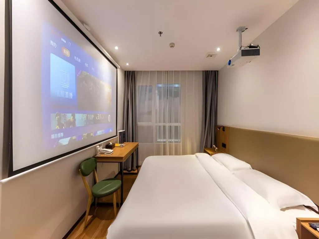 Bed in GreenTree Inn Express Lanzhou West Passenger Station Lanzhou Center