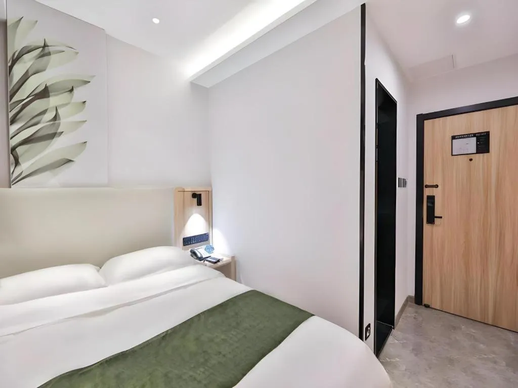 Bed in GreenTree Inn Express Beijing Dongcheng District Beixinqiao Metro Station Gui Street