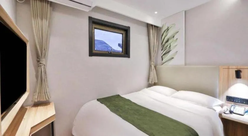 Bed in GreenTree Inn Express Beijing Dongcheng District Beixinqiao Metro Station Gui Street