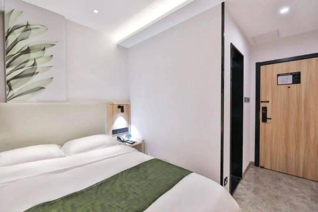 Bed in GreenTree Inn Express Beijing Dongcheng District Beixinqiao Metro Station Gui Street