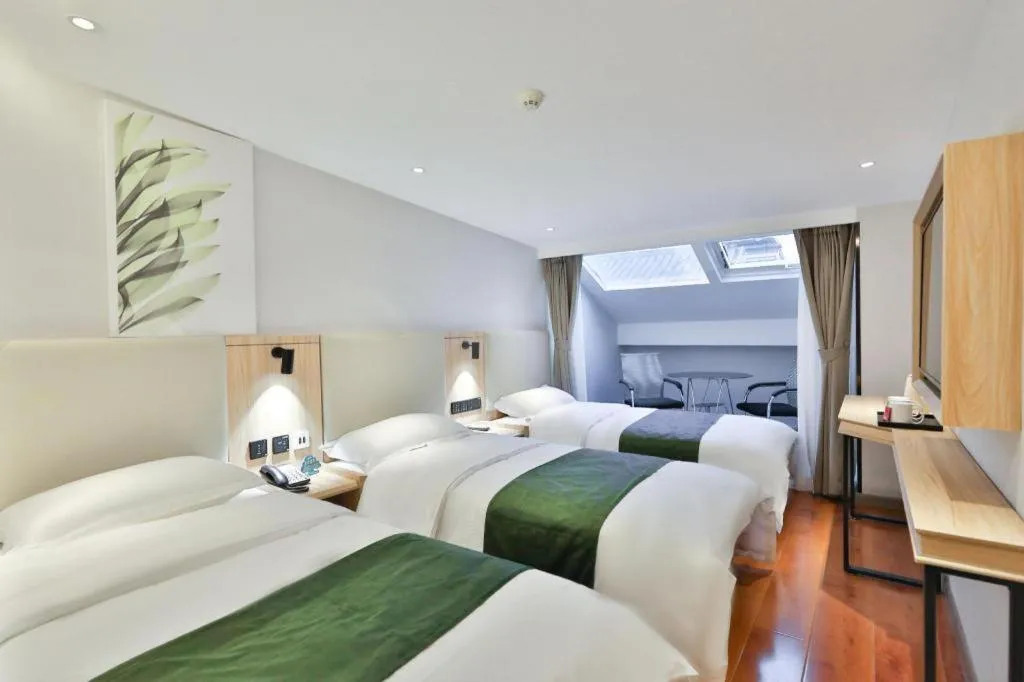 Bed in GreenTree Inn Express Beijing Dongcheng District Beixinqiao Metro Station Gui Street