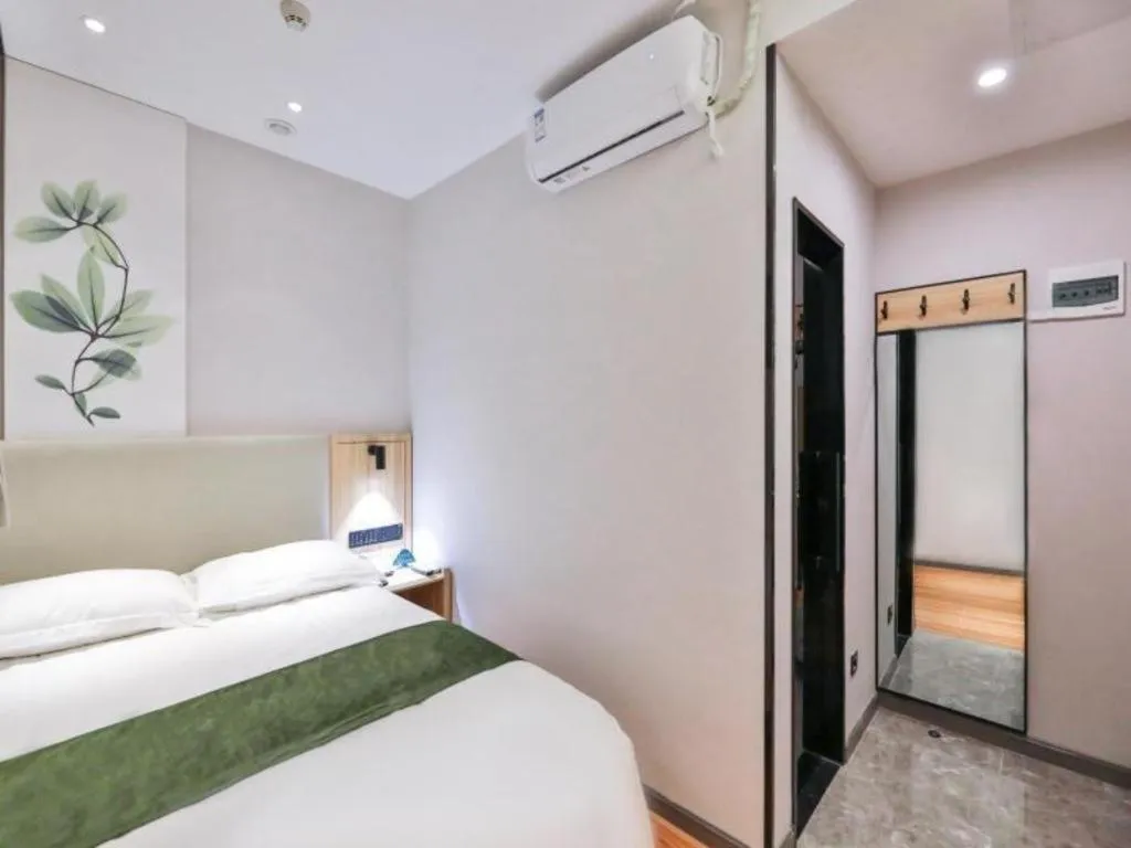 Bed in GreenTree Inn Express Beijing Dongcheng District Beixinqiao Metro Station Gui Street