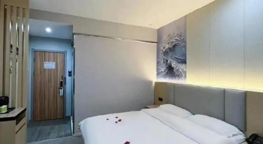 Bed in Super 8 Hotel Dingzhou Chongwen Street