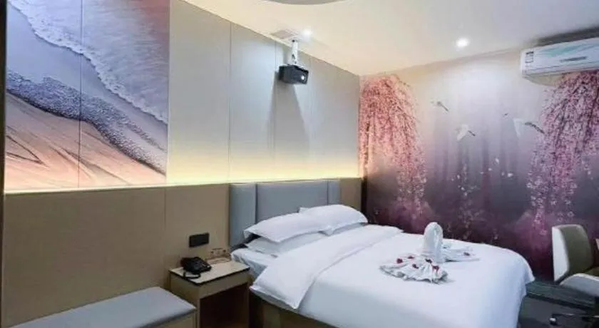 Bed in Super 8 Hotel Dingzhou Chongwen Street