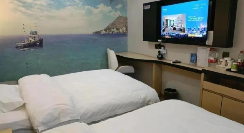 Bed in Super 8 Hotel Dingzhou Chongwen Street